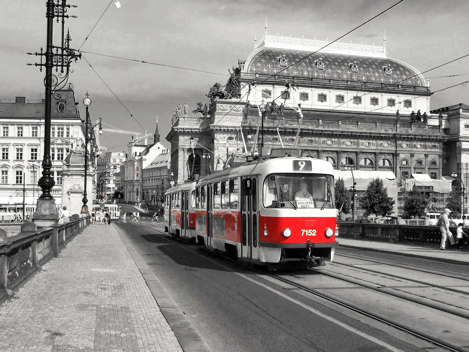 DPP má nové dodavatele úklidových služeb autobusů, tramvají a areálů povrchu